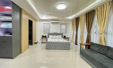 FOR SALE MODERN ELEGANT RETIREMENT HOME WITH SPACEOUS BACKYARD NEAR THE VALLEYS