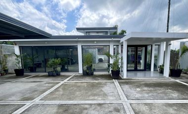 FOR SALE MODERN ELEGANT RETIREMENT HOME WITH SPACEOUS BACKYARD NEAR THE VALLEYS