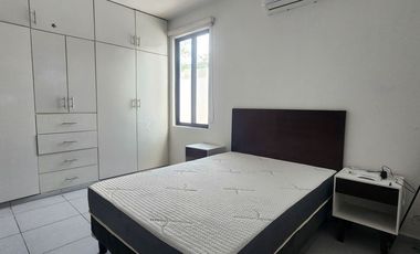 Renta casa amueblada 3 Recamaras con paneles  piscina Conkal