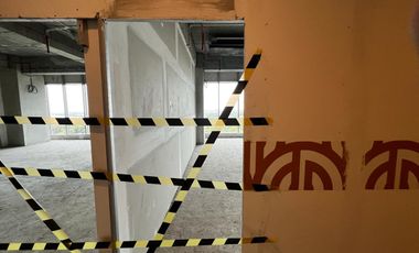 Disewakan office di pik goldcoast 85m bare condition view laut