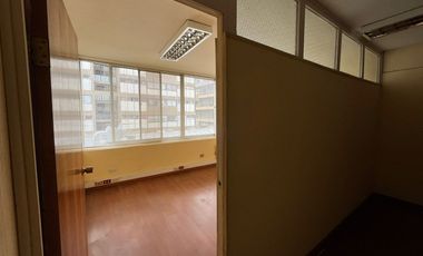 OFICINA CON RECEPCIÓN Y 2 PRIVADOS EN SECTOR PLAZA SOTOMAYOR