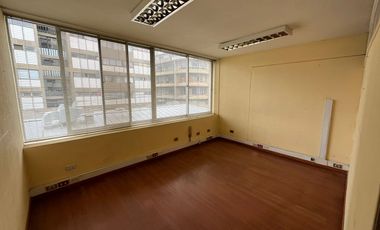 OFICINA CON RECEPCIÓN Y 2 PRIVADOS EN SECTOR PLAZA SOTOMAYOR