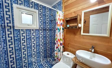 Casa con hermosa cabaña en condominio cerrado
