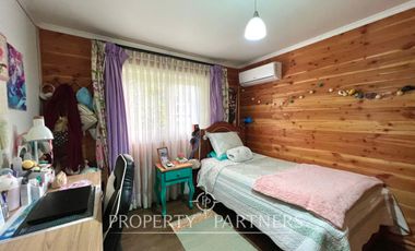Casa con hermosa cabaña en condominio cerrado