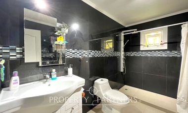 Casa con hermosa cabaña en condominio cerrado
