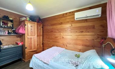Casa con hermosa cabaña en condominio cerrado