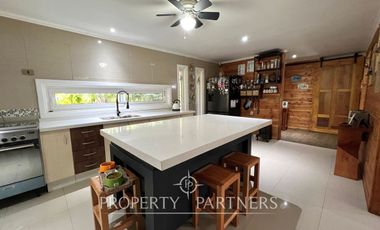 Casa con hermosa cabaña en condominio cerrado