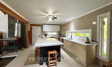 Casa con hermosa cabaña en condominio cerrado
