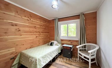 Casa con hermosa cabaña en condominio cerrado