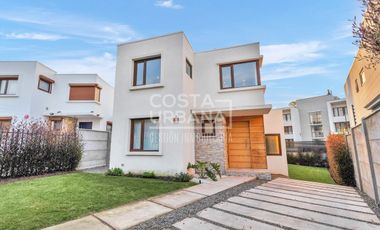 CASA  NUEVA  EN BOSQUES DE MONTEMAR, CONCÓN
