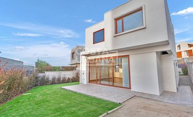 CASA  NUEVA  EN BOSQUES DE MONTEMAR, CONCÓN