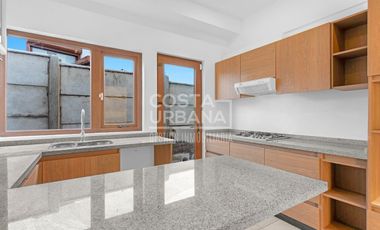 CASA  NUEVA  EN BOSQUES DE MONTEMAR, CONCÓN