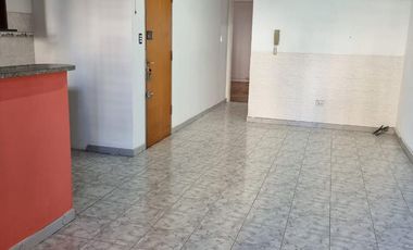 Departamento en  alquiler con espacio guarda coche - Wilde