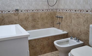 Departamento en  alquiler con espacio guarda coche - Wilde