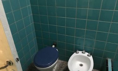 Casa 2 dormitorios, garaje, terreno libre - Alquiler
