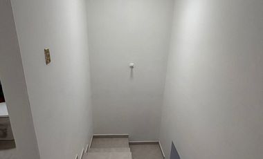 SE VENDE CASA REMODELADA EN BULEVARES DEL LAGO