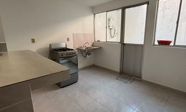 SE VENDE CASA REMODELADA EN BULEVARES DEL LAGO