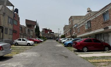 SE VENDE CASA REMODELADA EN BULEVARES DEL LAGO