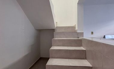 SE VENDE CASA REMODELADA EN BULEVARES DEL LAGO