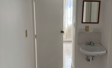 SE VENDE CASA REMODELADA EN BULEVARES DEL LAGO