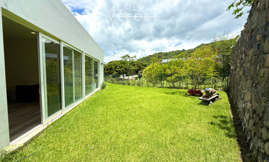 CASA DE LUJO DENTRO DE CONDOMINIO EN SAN JUAN COSALÁ, CHAPALA, JALISCO