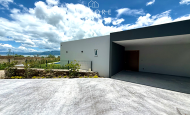 CASA DE LUJO DENTRO DE CONDOMINIO EN SAN JUAN COSALÁ, CHAPALA, JALISCO