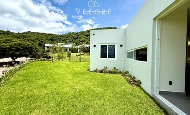 CASA DE LUJO DENTRO DE CONDOMINIO EN SAN JUAN COSALÁ, CHAPALA, JALISCO