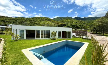 CASA DE LUJO DENTRO DE CONDOMINIO EN SAN JUAN COSALÁ, CHAPALA, JALISCO