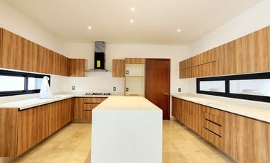 Casa en VENTA con alberca, equipada fraccionamiento EL ANCLA