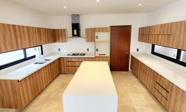 Casa en VENTA con alberca, equipada fraccionamiento EL ANCLA