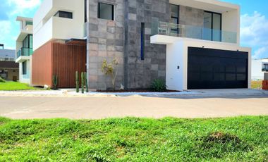 Casa en VENTA con alberca, equipada fraccionamiento EL ANCLA