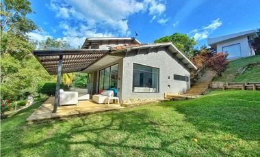 Maat vende Casa cojunto campestre-Villeta 3.023m2 $1.100Millones