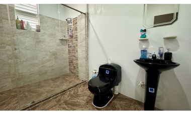 Casa de tres pisos con terraza en venta Barrio Altamira Palmira Valle