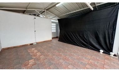 Casa de tres pisos con terraza en venta Barrio Altamira Palmira Valle