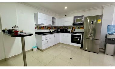 Casa de tres pisos con terraza en venta Barrio Altamira Palmira Valle