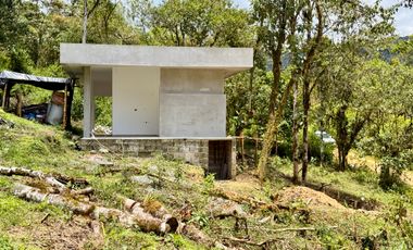 VeNtA 8 suites con JACUZZI particular en Mindo (para vacacionar o para inversión 15% anual)