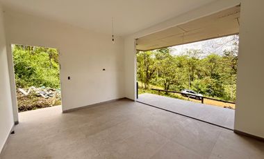 VeNtA 8 suites con JACUZZI particular en Mindo (para vacacionar o para inversión 15% anual)