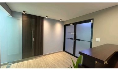 OFICINA  EN AVENIDA BALBOA PH BAY MALL 145M2 CON DIVISIONES