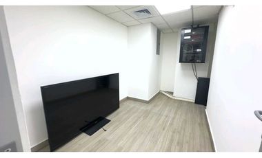 OFICINA  EN AVENIDA BALBOA PH BAY MALL 145M2 CON DIVISIONES