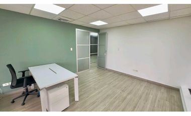 OFICINA  EN AVENIDA BALBOA PH BAY MALL 145M2 CON DIVISIONES