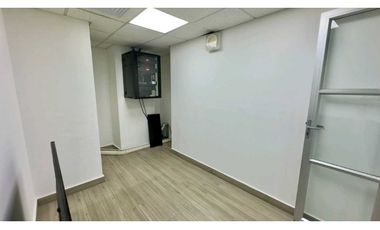 OFICINA  EN AVENIDA BALBOA PH BAY MALL 145M2 CON DIVISIONES