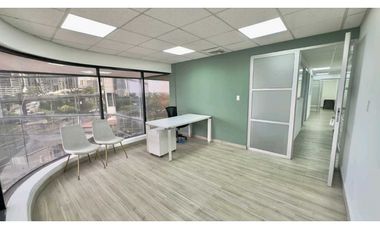 OFICINA  EN AVENIDA BALBOA PH BAY MALL 145M2 CON DIVISIONES