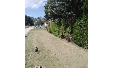 Se vende muy lindo lote 15x42,50, barrio Acantilados.