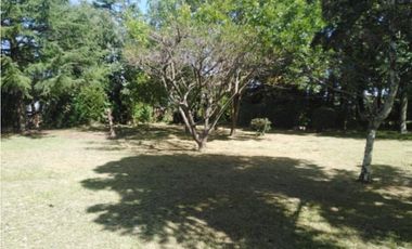 Se vende muy lindo lote 15x42,50, barrio Acantilados.