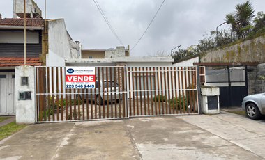 VENTA CASA (3) AMB. C/PATIO FRENTE AL MAR - BARRIO CONSTITUCION