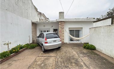 VENTA CASA (3) AMB. C/PATIO FRENTE AL MAR - BARRIO CONSTITUCION