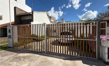 VENTA CASA (3) AMB. C/PATIO FRENTE AL MAR - BARRIO CONSTITUCION