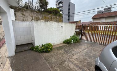 VENTA CASA (3) AMB. C/PATIO FRENTE AL MAR - BARRIO CONSTITUCION