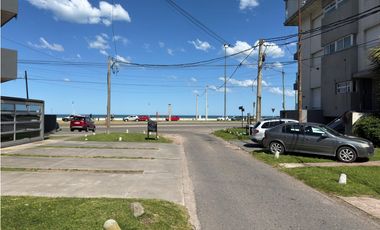 VENTA CASA (3) AMB. C/PATIO FRENTE AL MAR - BARRIO CONSTITUCION