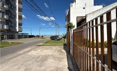 VENTA CASA (3) AMB. C/PATIO FRENTE AL MAR - BARRIO CONSTITUCION